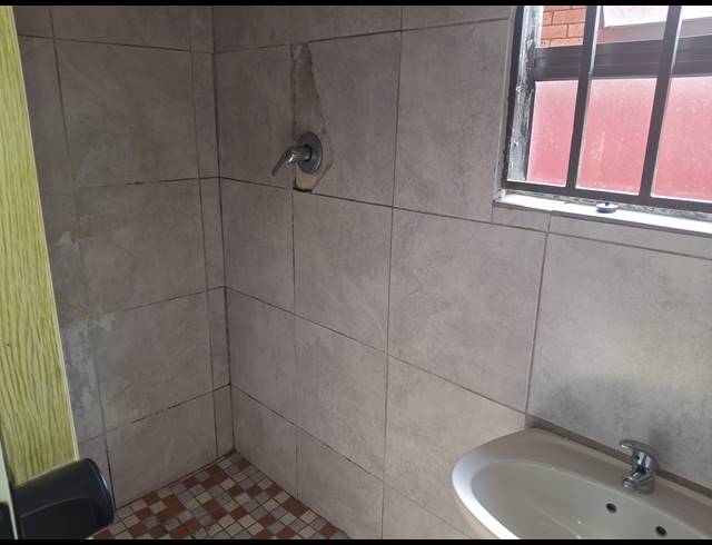 3 BEDROOM FREESTANDING FOR SALE IN VOSLOORUS EXT 3